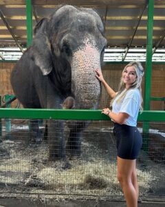 Actress Alyssa Snider HD Instagram Photos and Wallpapers September 2023