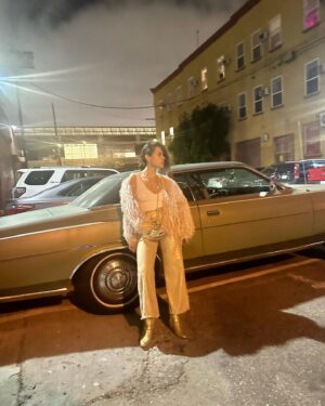 Alyssa Diaz Instagram - Taste the rainbow 🌈🪩 #golddelight #Fridaynight #laartsdistrict 📸👘 @ritaghanimela