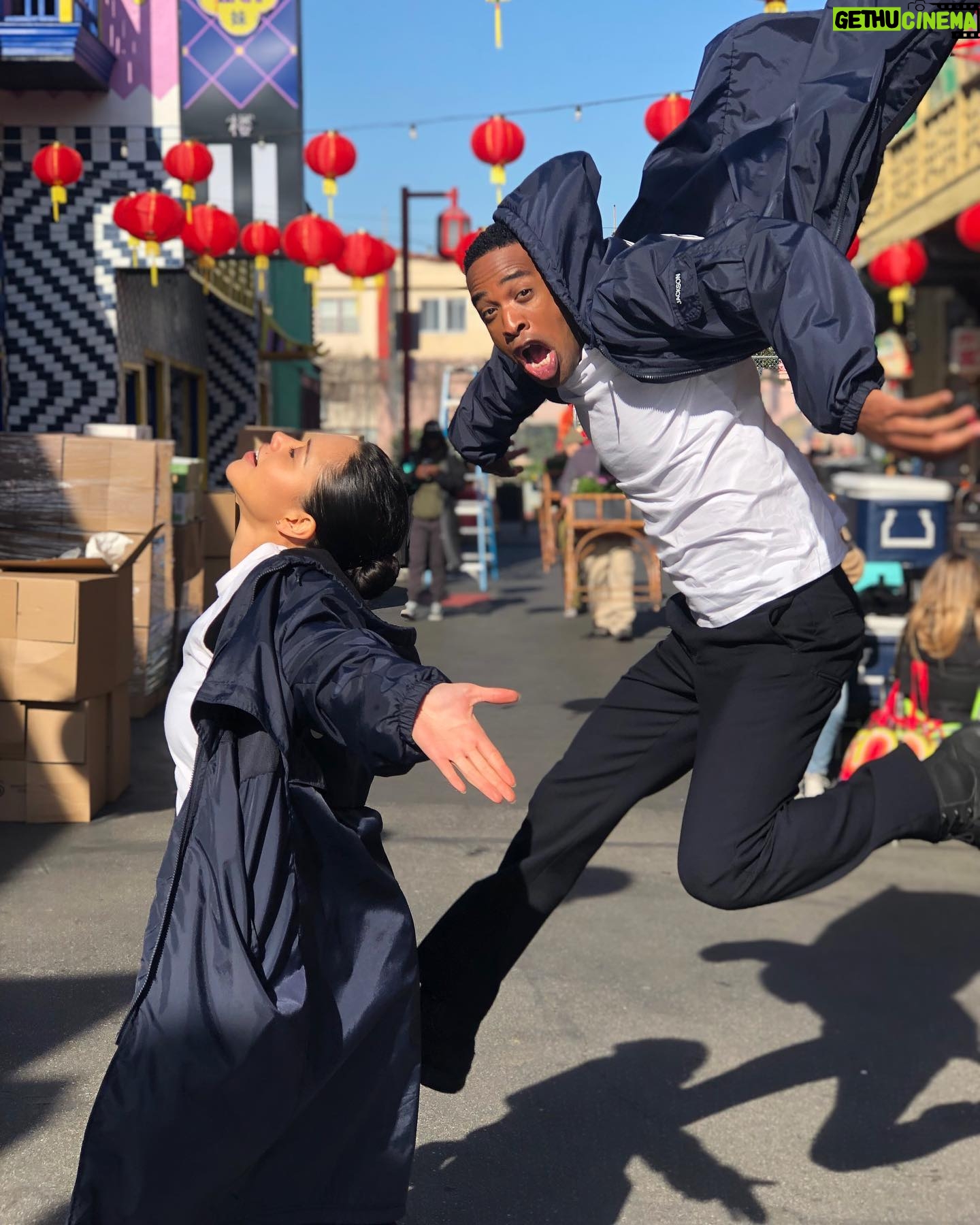 Alyssa Diaz Instagram - #Fbf to that time @titusmakin and I were filming season 1 of @therookieabc in #chinatown