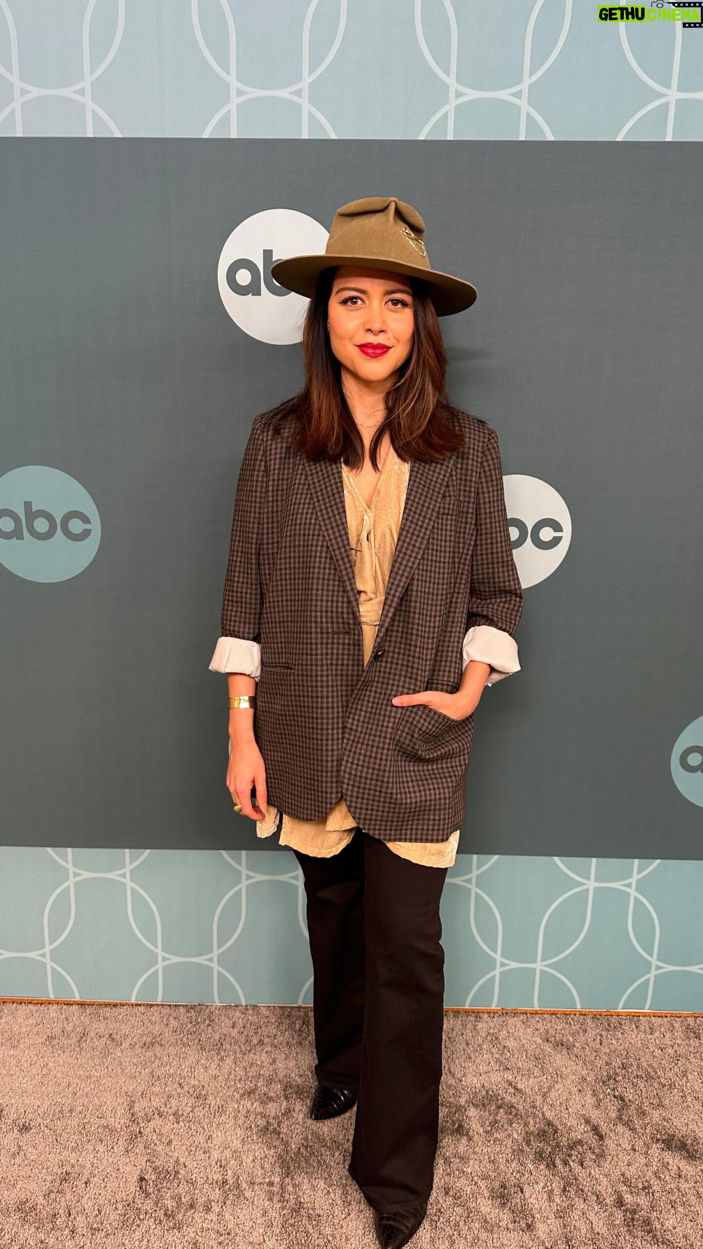 Alyssa Diaz Instagram - Get ready with me for @therookieabc TCA panel. A little behind the scenes of a fun day with the cast celebrating 100 episodes and discussing the show. Styled by @ritaghanimela makeup @maycup_ hair @jrd_hairgod jewelry @shopmaramcs hat @gladystamezmillinery @madewell