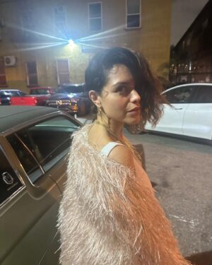 Alyssa Diaz Instagram - Taste the rainbow 🌈🪩 #golddelight #Fridaynight #laartsdistrict 📸👘 @ritaghanimela