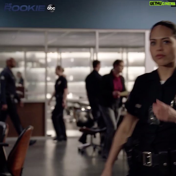 Alyssa Diaz Instagram - Tonight a new episode of @therookieabc!