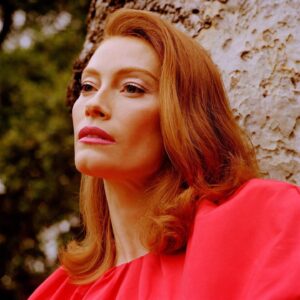Alyssa Sutherland Instagram - Not too shabby for a coupla #bananabenders. Check out our @nytimes article at the link in my bio. 📷 @amandahakan 

#EvilDeadRise