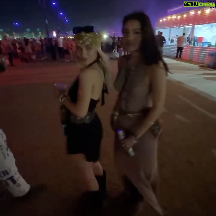 Alyvia Alyn Lind Instagram - saw willie nelson and the beach boys live, and ate way too much popcorn. successful first @stagecoach !!! @cookiepop_candypop