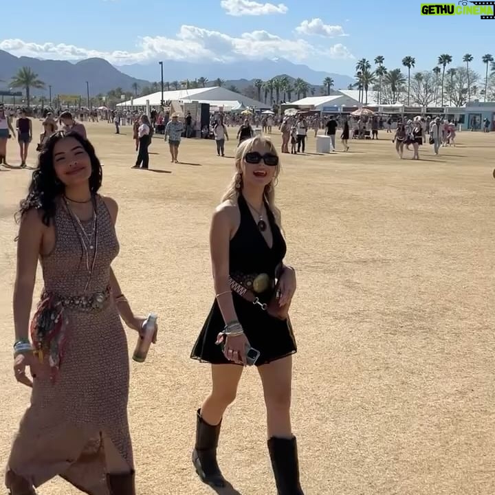 Alyvia Alyn Lind Instagram - saw willie nelson and the beach boys live, and ate way too much popcorn. successful first @stagecoach !!! @cookiepop_candypop