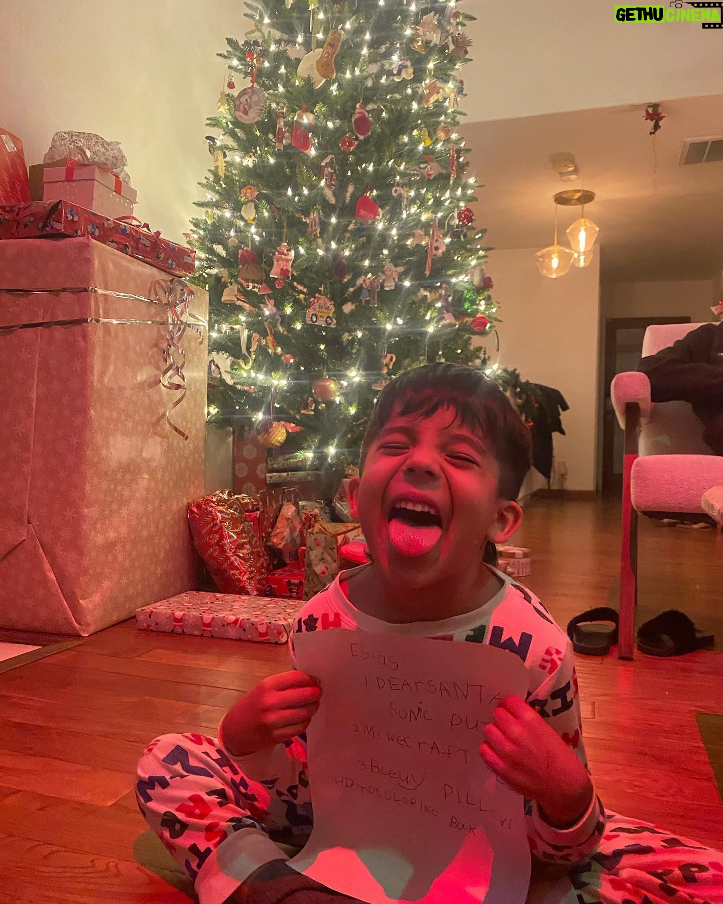 Alyvia Alyn Lind - 52.6K Likes - tis the season !