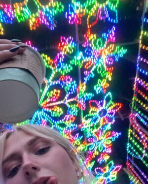 Alyvia Alyn Lind Instagram - tis the season !