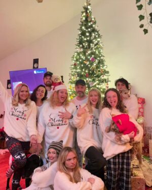 Alyvia Alyn Lind Instagram - tis the season !