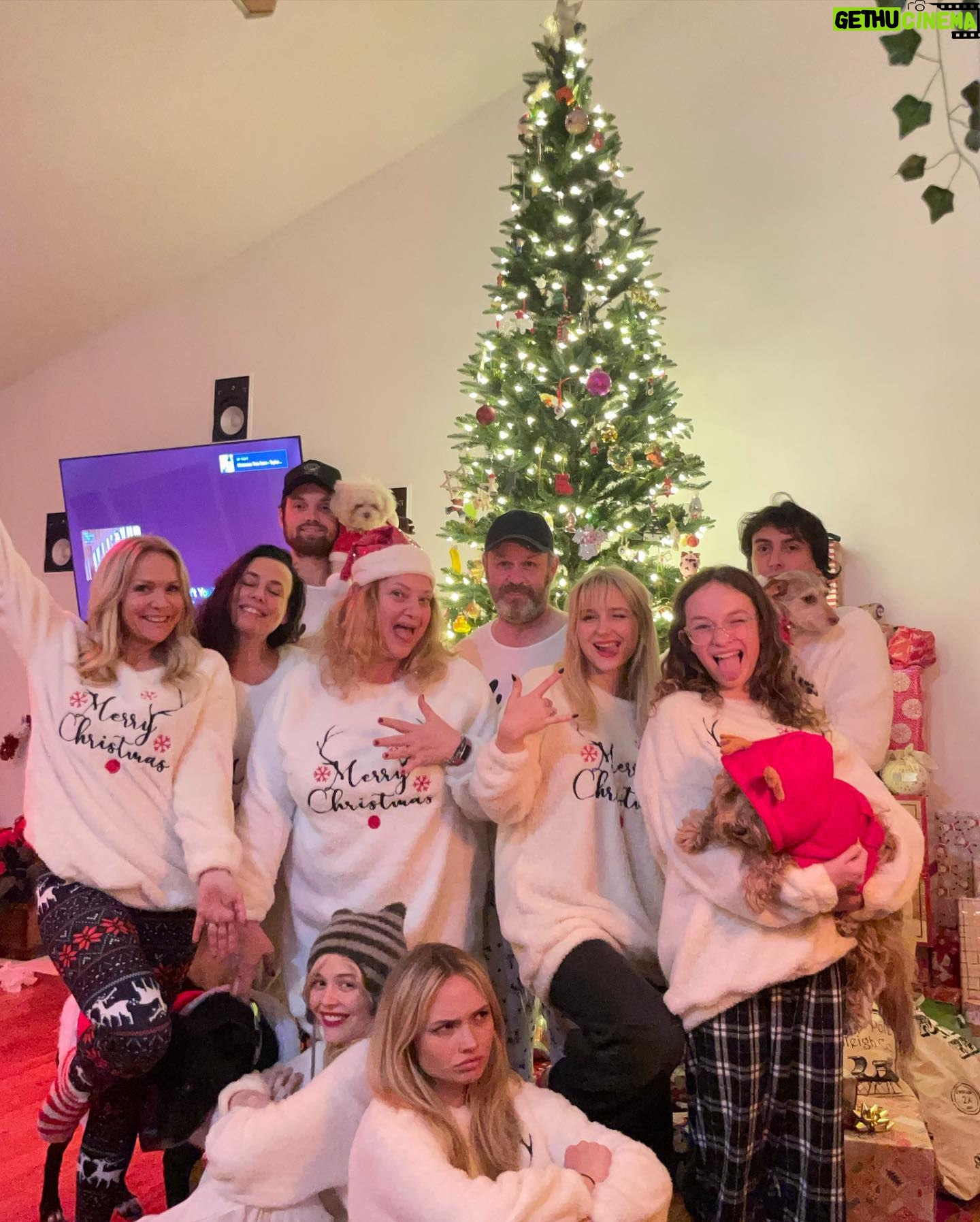 Alyvia Alyn Lind - 52.6K Likes - tis the season !