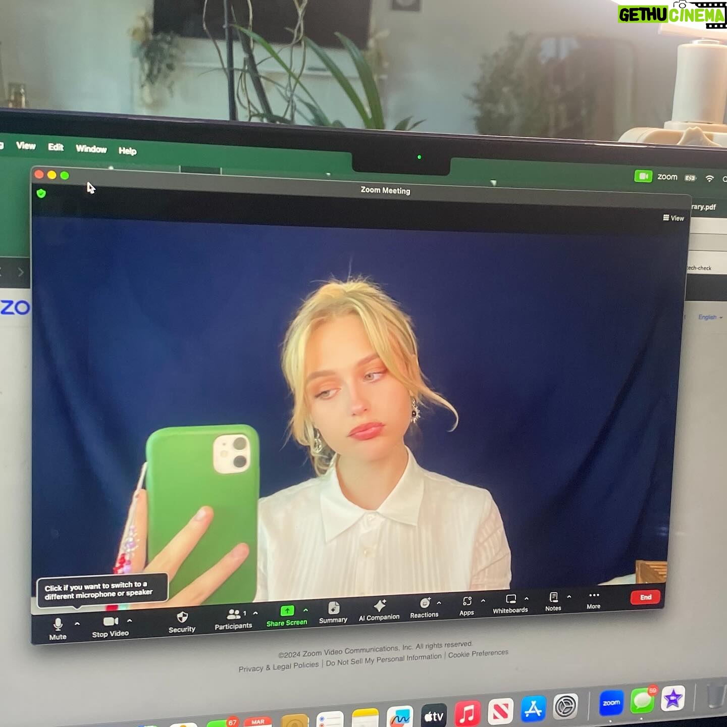 Alyvia Alyn Lind Instagram - th🅰️t was wEird ok@y!