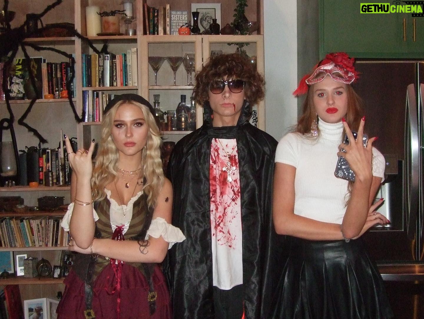 Alyvia Alyn Lind - 49.2K Likes - halloweekend matey 🏴☠️🎃