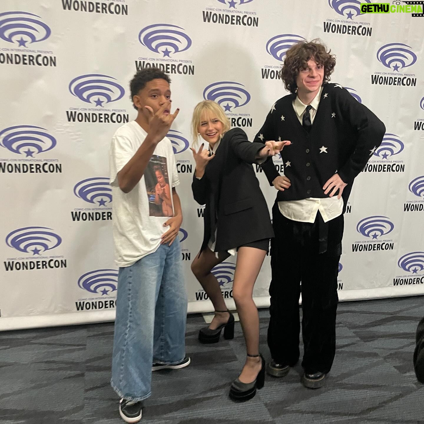 Alyvia Alyn Lind - 39.1K Likes - @wondercon day 2 with my chucky fam 🔪🩸