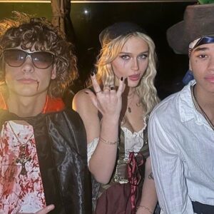 Alyvia Alyn Lind Instagram - halloweekend matey 🏴‍☠️🎃