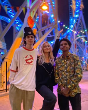 Alyvia Alyn Lind Instagram - thanks for having us @knottsscaryfarm ! (caution last picture is cursed)