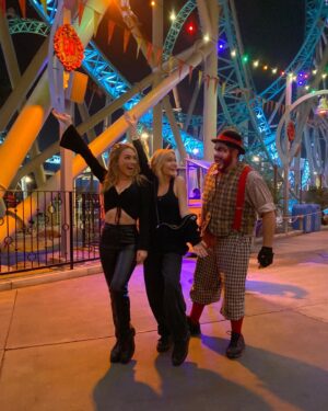 Alyvia Alyn Lind Instagram - thanks for having us @knottsscaryfarm ! (caution last picture is cursed)