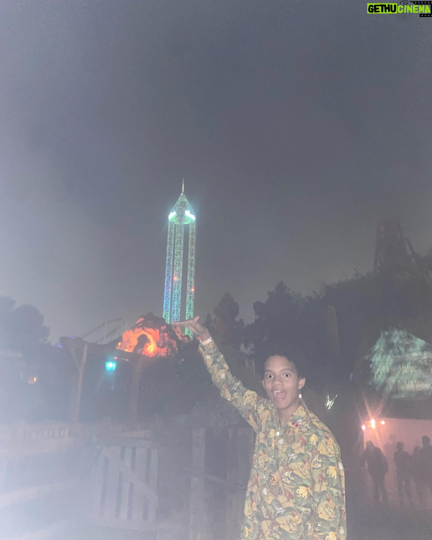 Alyvia Alyn Lind - 60.1K Likes - thanks for having us @knottsscaryfarm ! (caution last picture is cursed)
