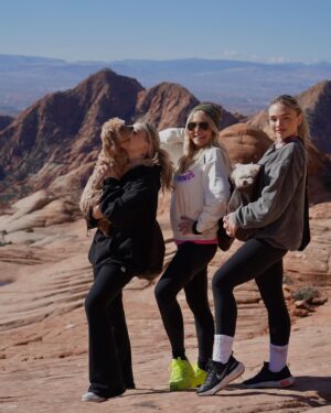 Alyvia Alyn Lind Instagram - the most magical relaxing weekend @redmtnresort