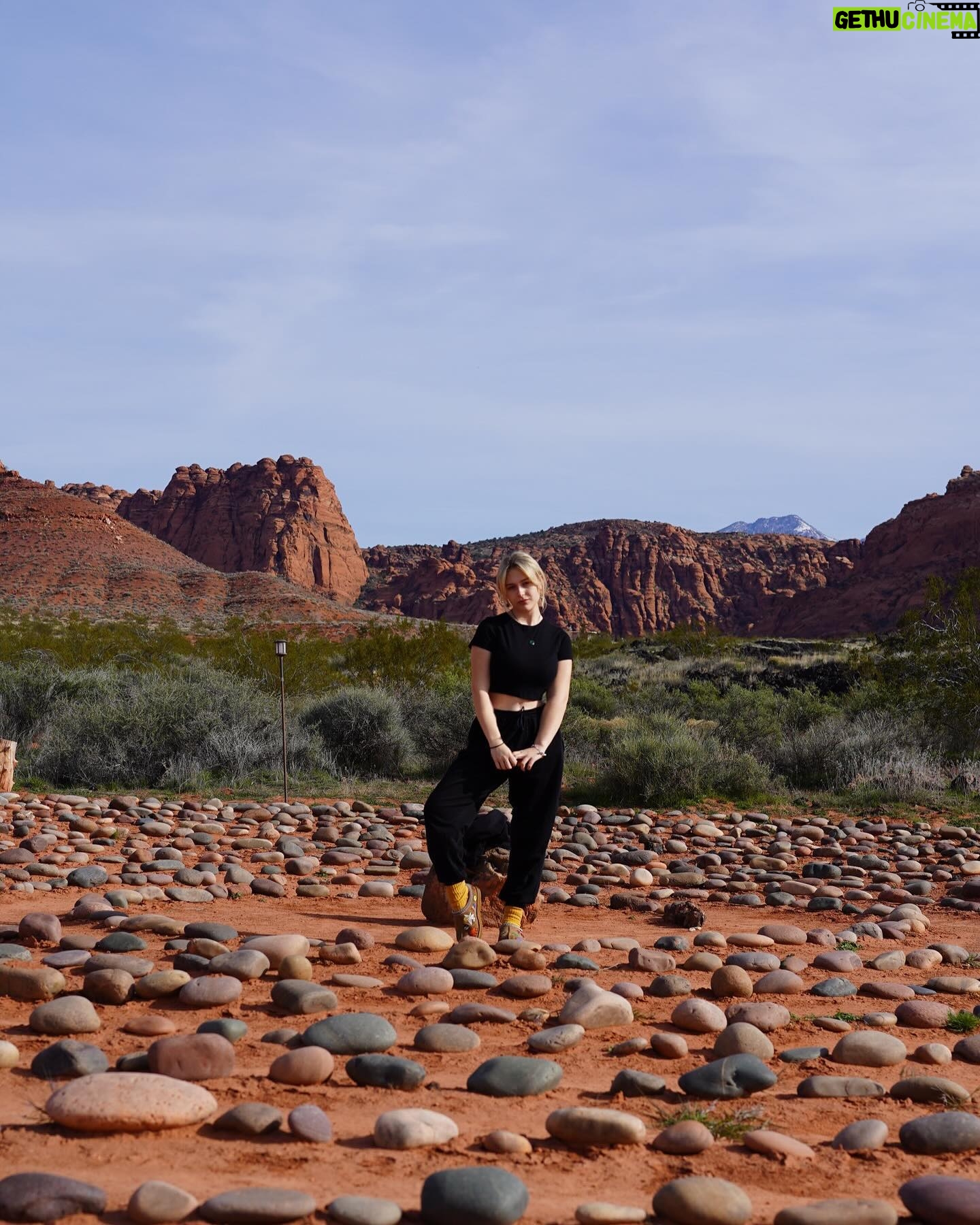 Alyvia Alyn Lind - 39.4K Likes - the most magical relaxing weekend @redmtnresort