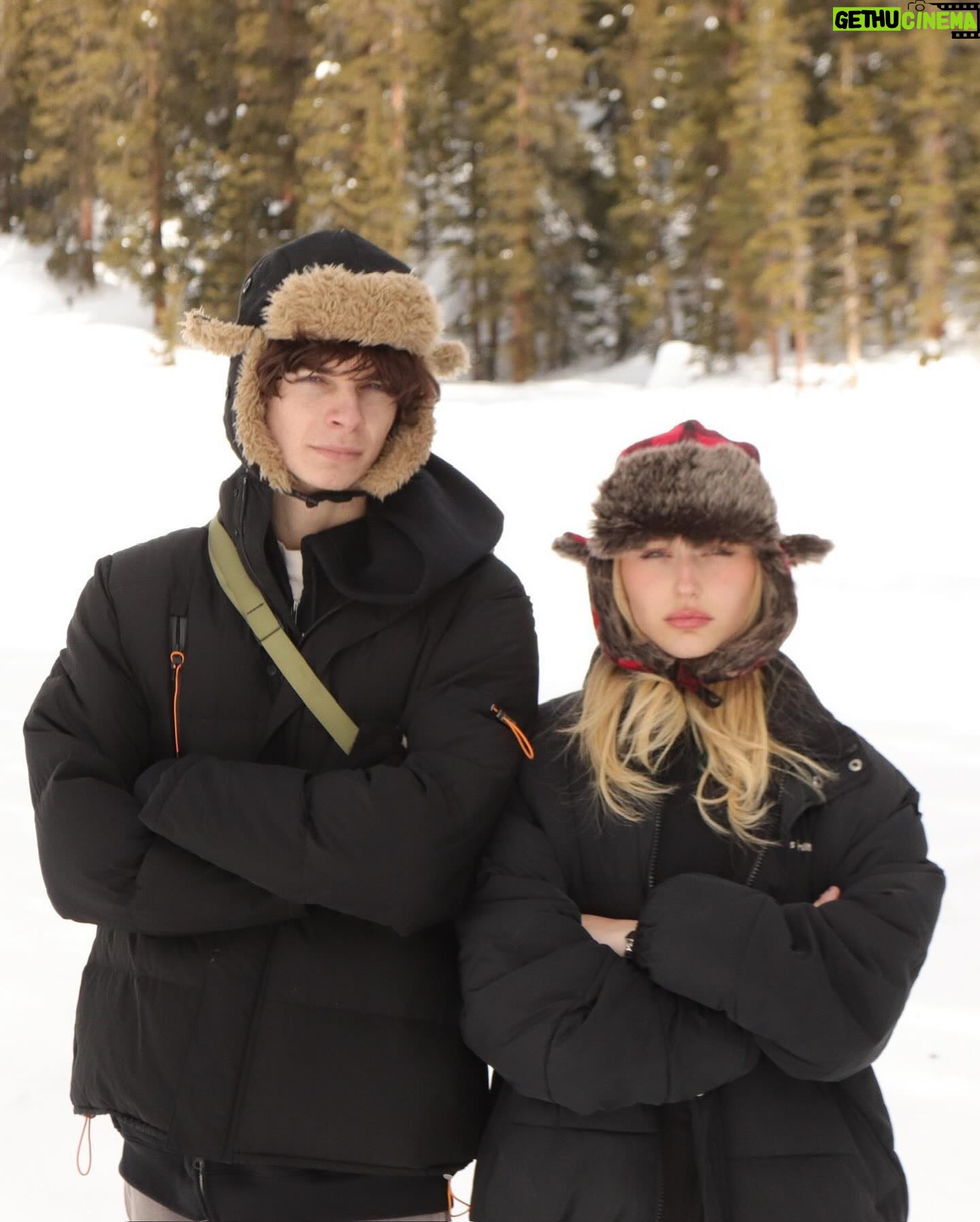 Alyvia Alyn Lind Instagram - getaway to snowy paradise :)