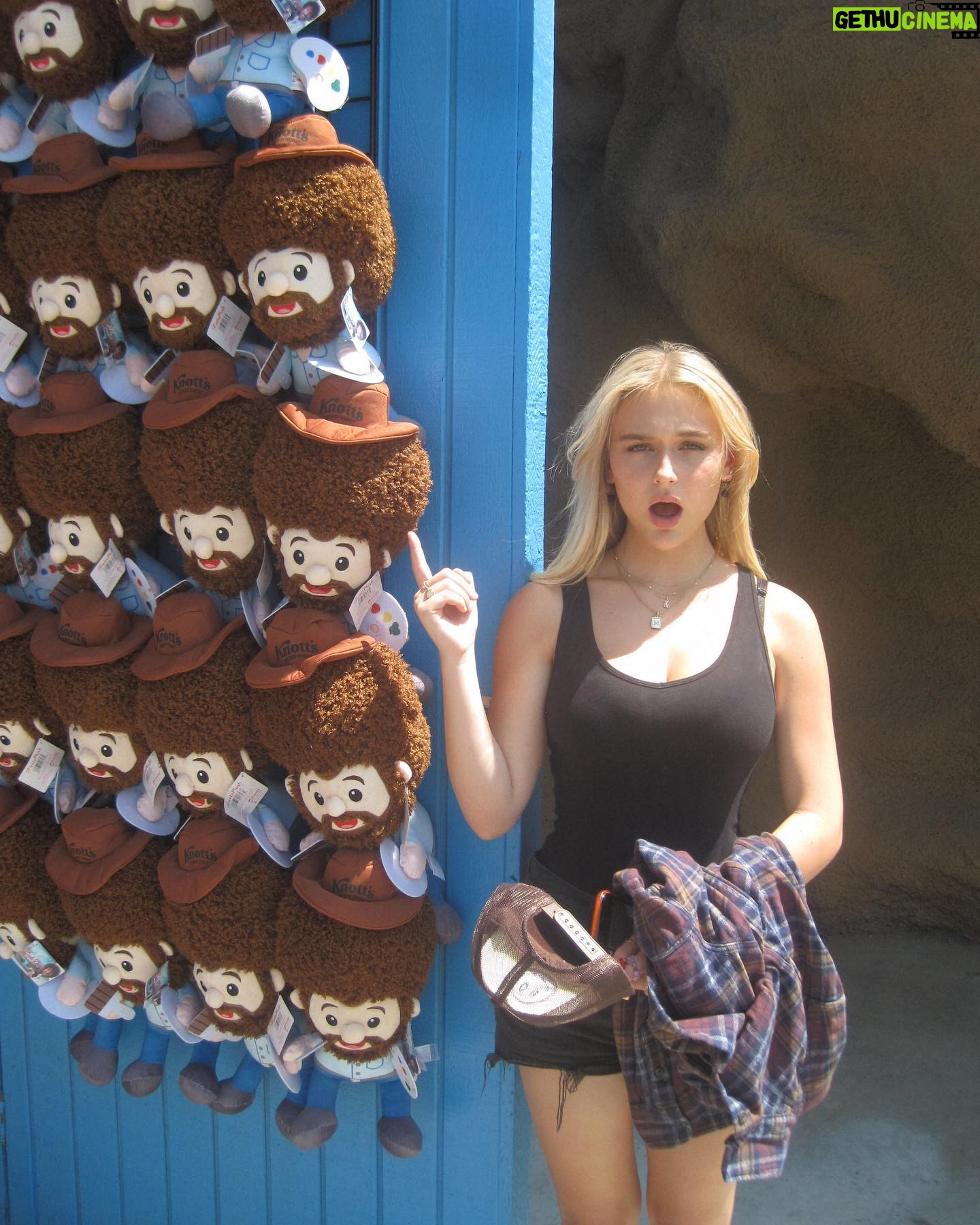 Alyvia Alyn Lind - 47K Likes - happy birthday to powwow the pigcow !
(oh and noah)
@knottsberryfarm