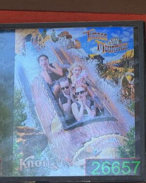 Alyvia Alyn Lind Instagram - happy birthday to powwow the pigcow !
(oh and noah) 

@knottsberryfarm