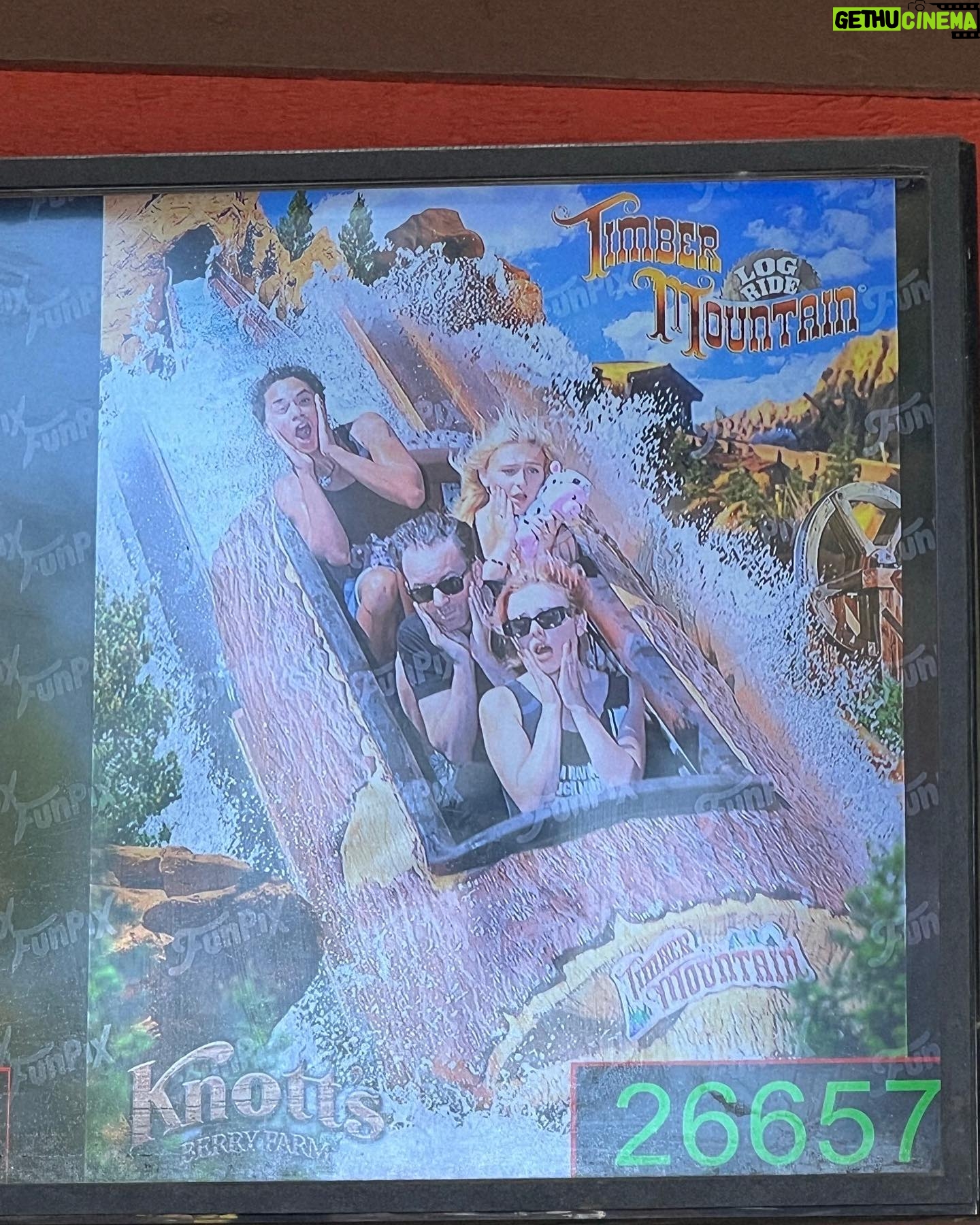 Alyvia Alyn Lind - 47K Likes - happy birthday to powwow the pigcow !
(oh and noah)
@knottsberryfarm