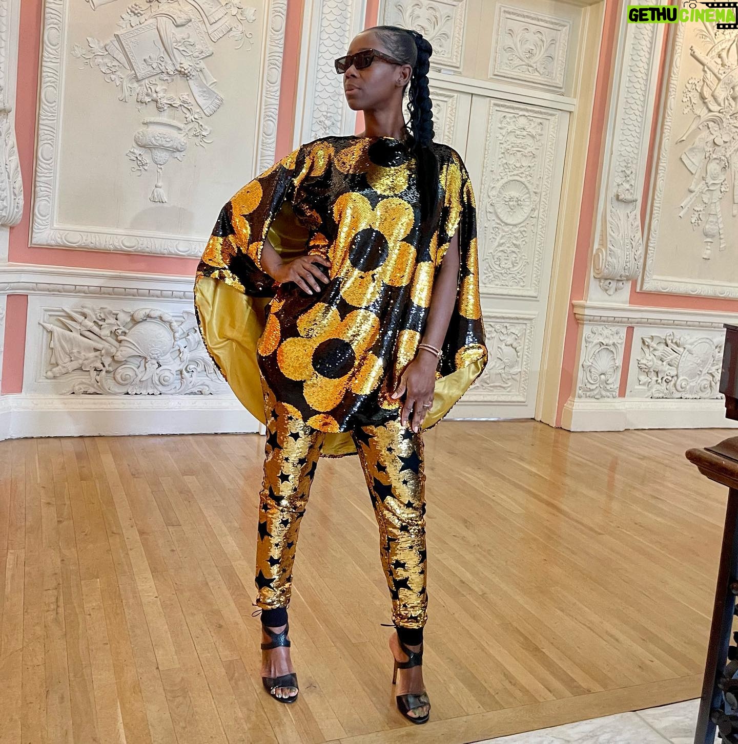 Ama K. Abebrese Instagram - Pure as Gold. London Fashion Week; for @madlovelondonofficial & @pinkribbonfoundation show. ✨ . Styled by @marian_kwei. Wearing @anyoldiron Jewellery @moushe_designs Shoes @lauraseelondon Hair: @joshhairandbeauty #LFW23