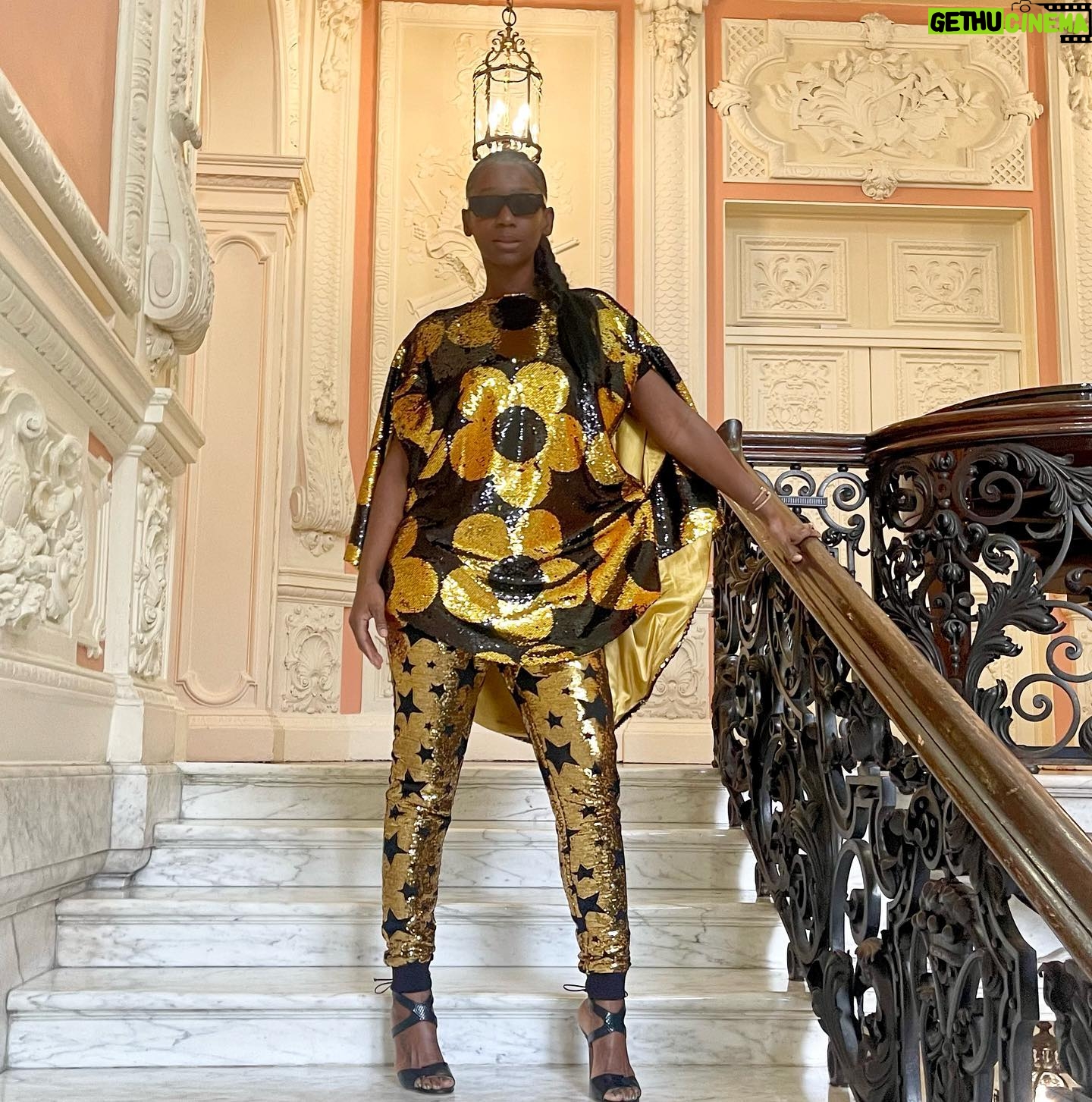 Ama K. Abebrese Instagram - Pure as Gold. London Fashion Week; for @madlovelondonofficial & @pinkribbonfoundation show. ✨ . Styled by @marian_kwei. Wearing @anyoldiron Jewellery @moushe_designs Shoes @lauraseelondon Hair: @joshhairandbeauty #LFW23
