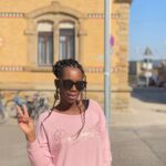 Ama K. Abebrese Instagram - Ich bin Ama. Wie heißt du? 🙂