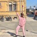 Ama K. Abebrese Instagram - Ich bin Ama. Wie heißt du? 🙂