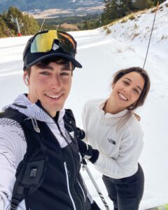 Amaia Aberasturi Instagram - M’agrada el pa amb tomata, el turró, la neu i esquiar ⛷️