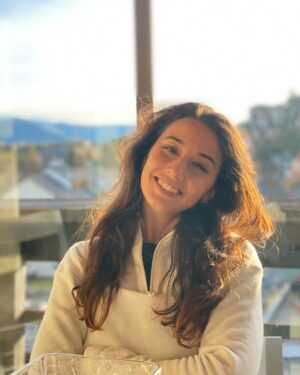 Amaia Aberasturi Instagram - M’agrada el pa amb tomata, el turró, la neu i esquiar ⛷️
