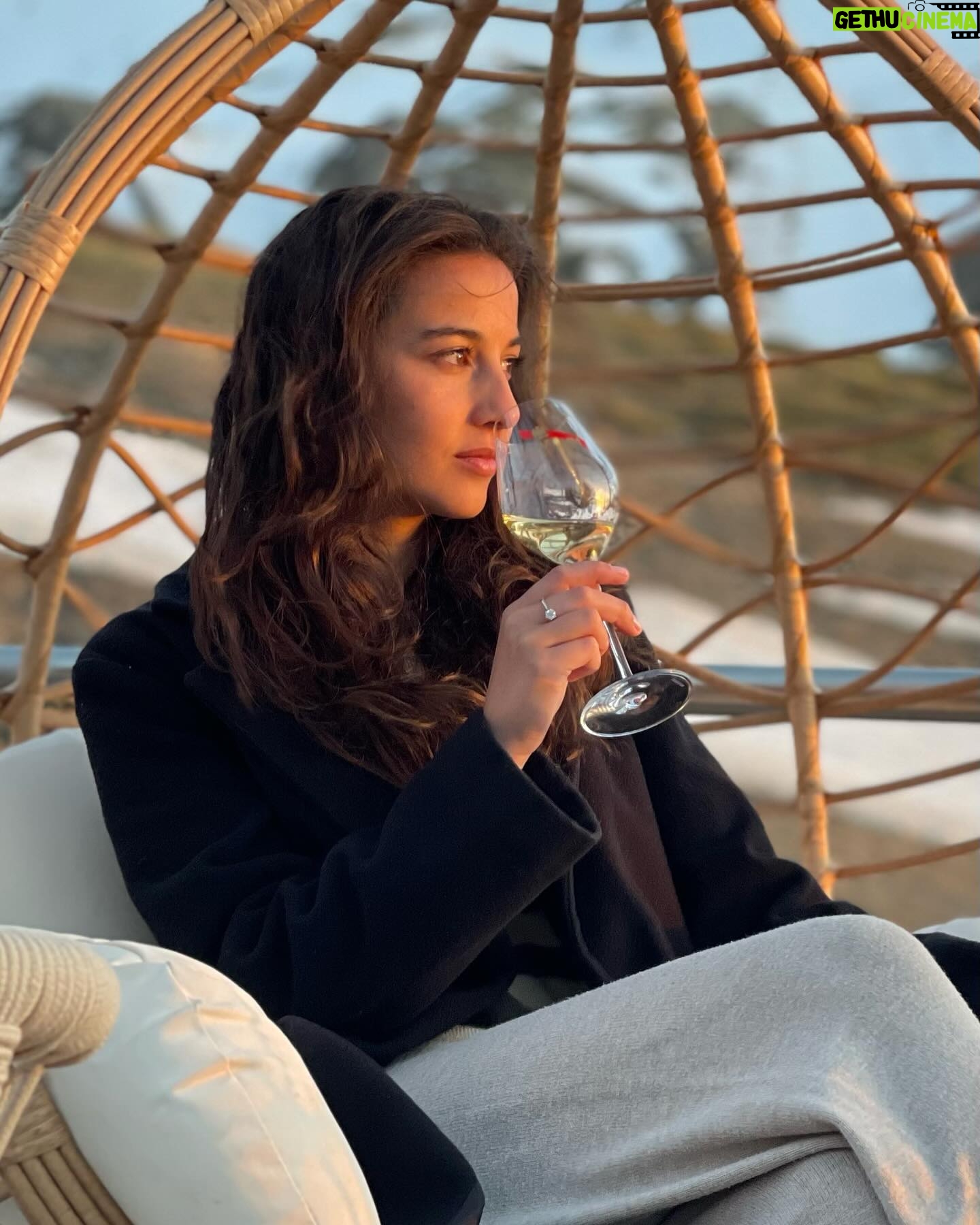 Amaia Aberasturi Instagram - Increible fin de semana en colaboración con champagne @ghmumm #publi Nos despedimos de la nieve de la mejor manera posible. Disfruta de un consumo responsable 12.5º No compartir con menores de 18 años