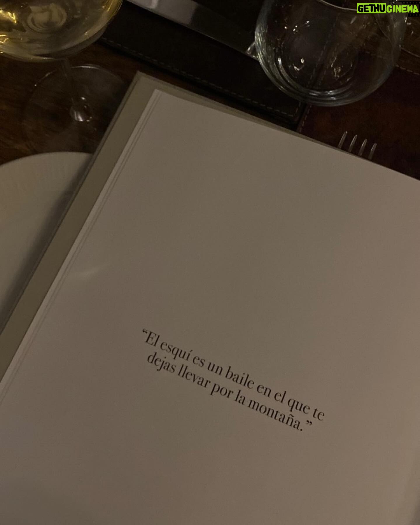 Amaia Aberasturi Instagram - Increible fin de semana en colaboración con champagne @ghmumm #publi Nos despedimos de la nieve de la mejor manera posible. Disfruta de un consumo responsable 12.5º No compartir con menores de 18 años