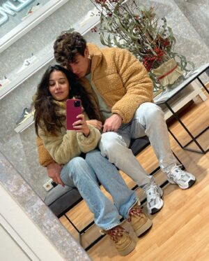 Amaia Aberasturi Instagram - M’agrada el pa amb tomata, el turró, la neu i esquiar ⛷️