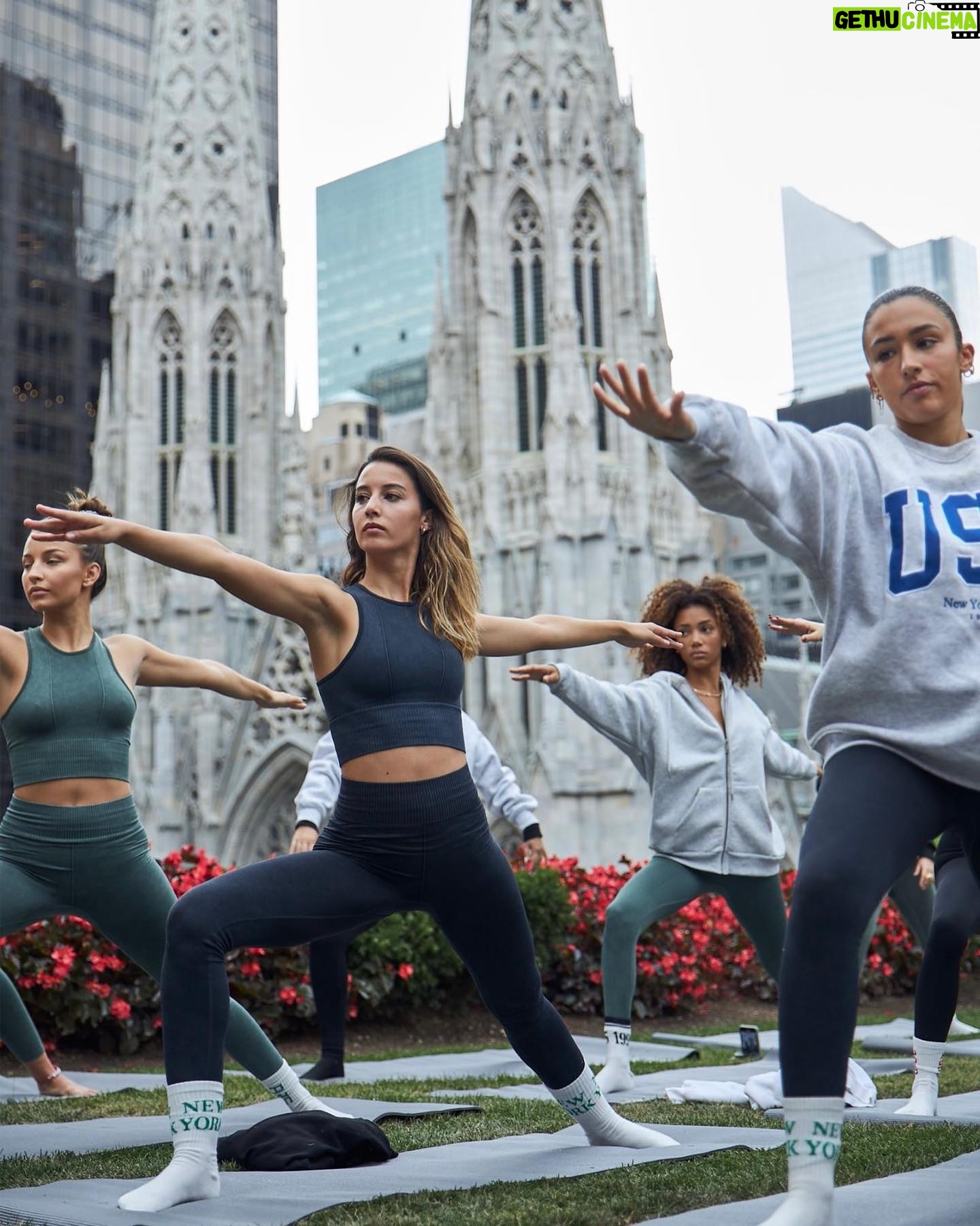 Amaia Aberasturi Instagram - Yoga time with @stradivarius 🧘♀️ ♥️ #stradilooks #TheUnseenNYC #ad