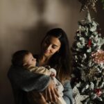 Amaia Aberasturi Instagram - Es tan bonito… @irune.aberasturi 🥰 Son sus primeras Navidades y yo exploto de amor! No hay mejor manera de empezar diciembre 🎄🧡
