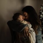 Amaia Aberasturi Instagram - Es tan bonito… @irune.aberasturi 🥰 Son sus primeras Navidades y yo exploto de amor! No hay mejor manera de empezar diciembre 🎄🧡