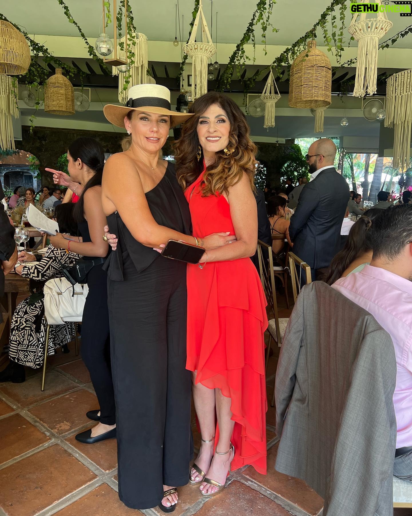 Amairani - 2.5K Likes - 🤍🤩 @juanluisariasr @sandraasl_ @magdakarinaancira @vrocastroficial @anamergallo @chrispazcal @lucerosuarezsitges