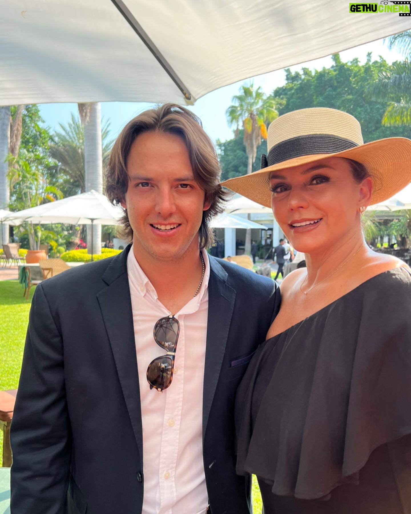 Amairani - 2.5K Likes - 🤍🤩 @juanluisariasr @sandraasl_ @magdakarinaancira @vrocastroficial @anamergallo @chrispazcal @lucerosuarezsitges
