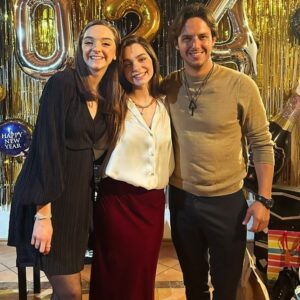 Amairani Instagram - No todos los tesoros son de oro y plata, los tesoros que yo tengo son de carne y hueso ♥️ @juanluisariasr @fergarciar @macagarciar