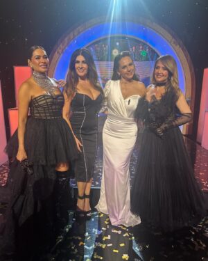 Amairani Instagram - Feliz 2024 !!! 🎉🤗 @estefania_ahumada @magdakarinaancira @andrealegarreta  @galileamontijo ❤️😍❤️