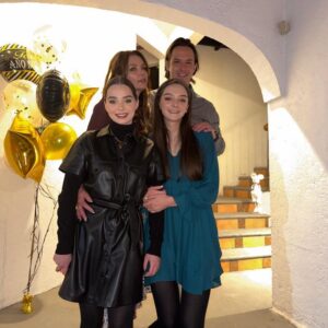 Amairani Instagram - Feliz año !!!! @juanluisariasr @fergarciar @macagarciar