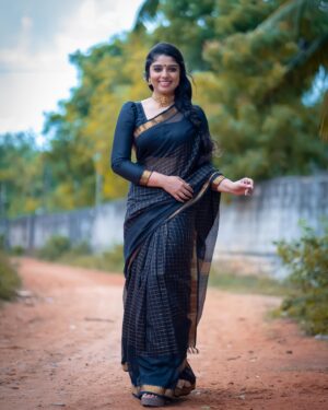 Amala Gireesan Instagram - 🖤🖤🖤

📸  @prabhuv_ 

Jewellery @daivik.in 

#blacksaree #saree #sareelove #happiness