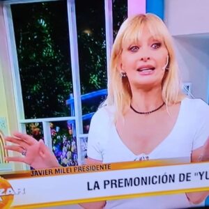 Amalia González Instagram - Hoy lunes era sí o sí para hablar de "ayer"...y también para un poco de autobombo jeje 😉

@empezareldiaoki 
@ciudad_magazine 📺