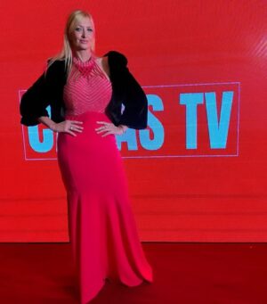 Amalia González Instagram - Gracias querido amigo @hectormaugeri por la noche maravillosa que nos regalaste en tu gala del teatro Colón ❤️

Feliz de festejar tu éxito siempre!
El entrevistador del año! 👏

Te quiero ❤️

@revistacaras 
 CARAS TV