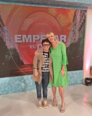 Amalia González Instagram - Invitamos a mujeres jóvenes, nueva generación, pensantes con ideas propias y que saben comunicarlas. 

@leylabecha Politóloga y streamer
@fflorenciaravelo Influencer política. Comunicadora.

Los invito a que las conozcan más en sus perfiles de Instagram.

Gracias por visitarnos, Leyla!
Gracias por visitarnos, Florencia!

@empezareldiaoki 
@ciudad_magazine 

Mis looks @lolaindianconcept
