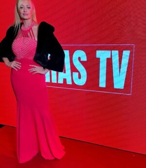 Amalia González Instagram - Gracias querido amigo @hectormaugeri por la noche maravillosa que nos regalaste en tu gala del teatro Colón ❤️

Feliz de festejar tu éxito siempre!
El entrevistador del año! 👏

Te quiero ❤️

@revistacaras 
 CARAS TV
