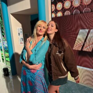 Amalia González Instagram - Mi bella @brendadialoy el día del estreno de @empezareldiaoki "Empezar el día" 📺

Gracias por acompañarme en ese día tan especial para mí, Bren❤️ 23/10/23 (capicúa... será una señal? 🤔)

@ciudad_magazine 

Mi look @lolaindianconcept 

@gossipeame @facuventura7 @lucas.titii