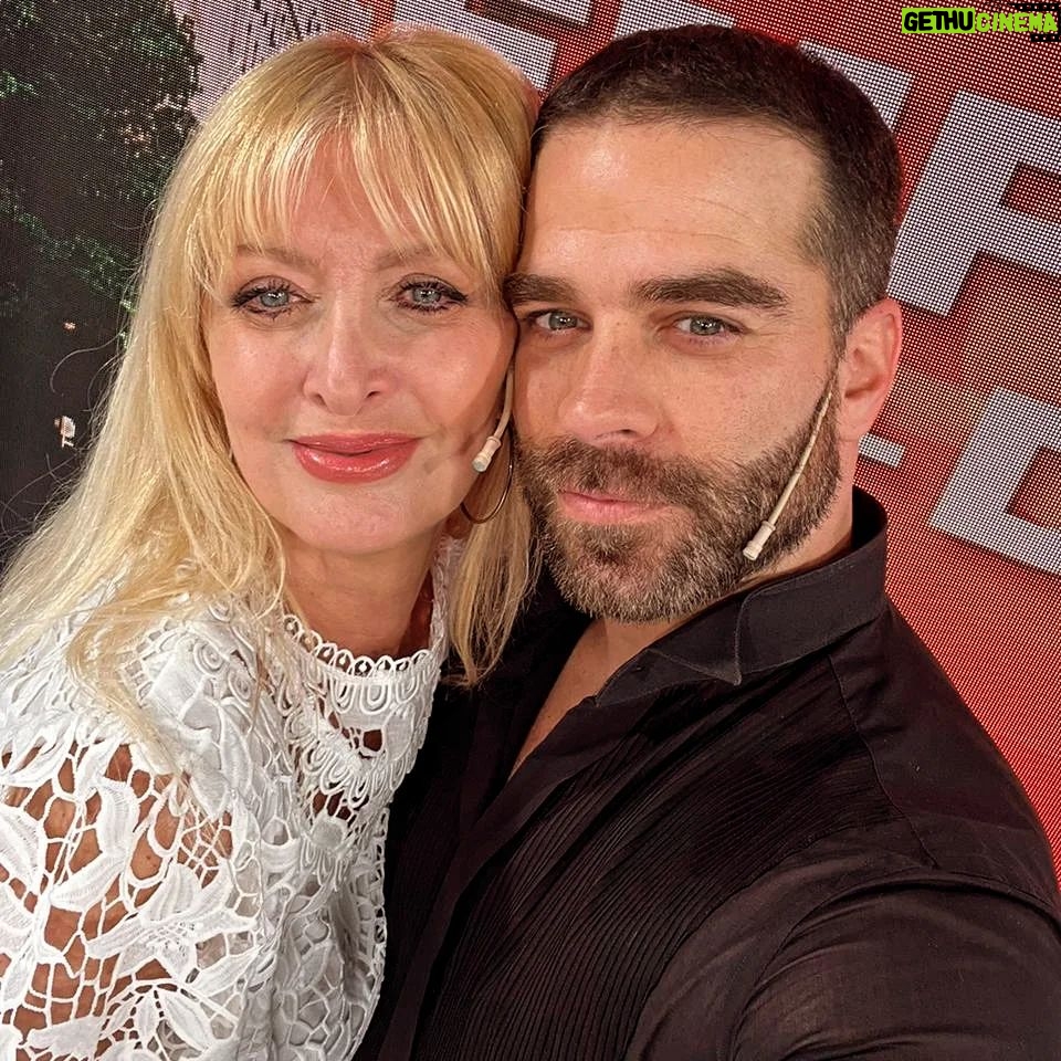 Amalia González - 416 Likes - Una gran figura internacional, protagonista de "Quién mató a Sara"? (Netflix), ahora presentando "Pacto de sangre" (Vix).
Carismático por donde se lo mire...@alenones
Gracias por visitarnos, Alejandro!
@empezareldiaoki
Ciudad Magazine
Mi look @lolaindianconcept
@gossipeame @facuventura7 @lucas.titii